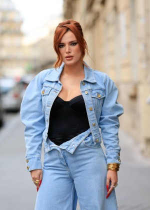 Bella Thorne Photo #273