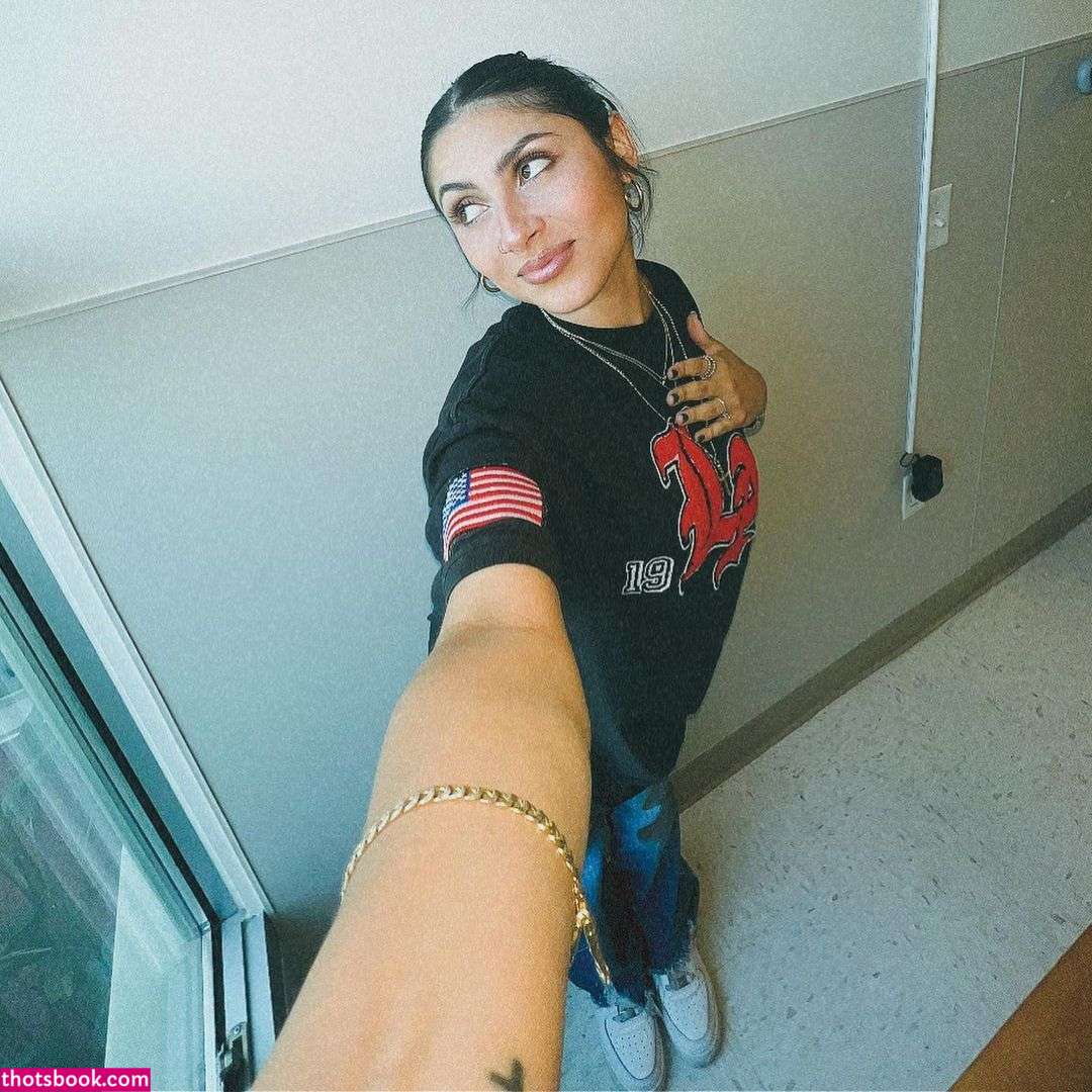 Alondra Delgado Photo #5