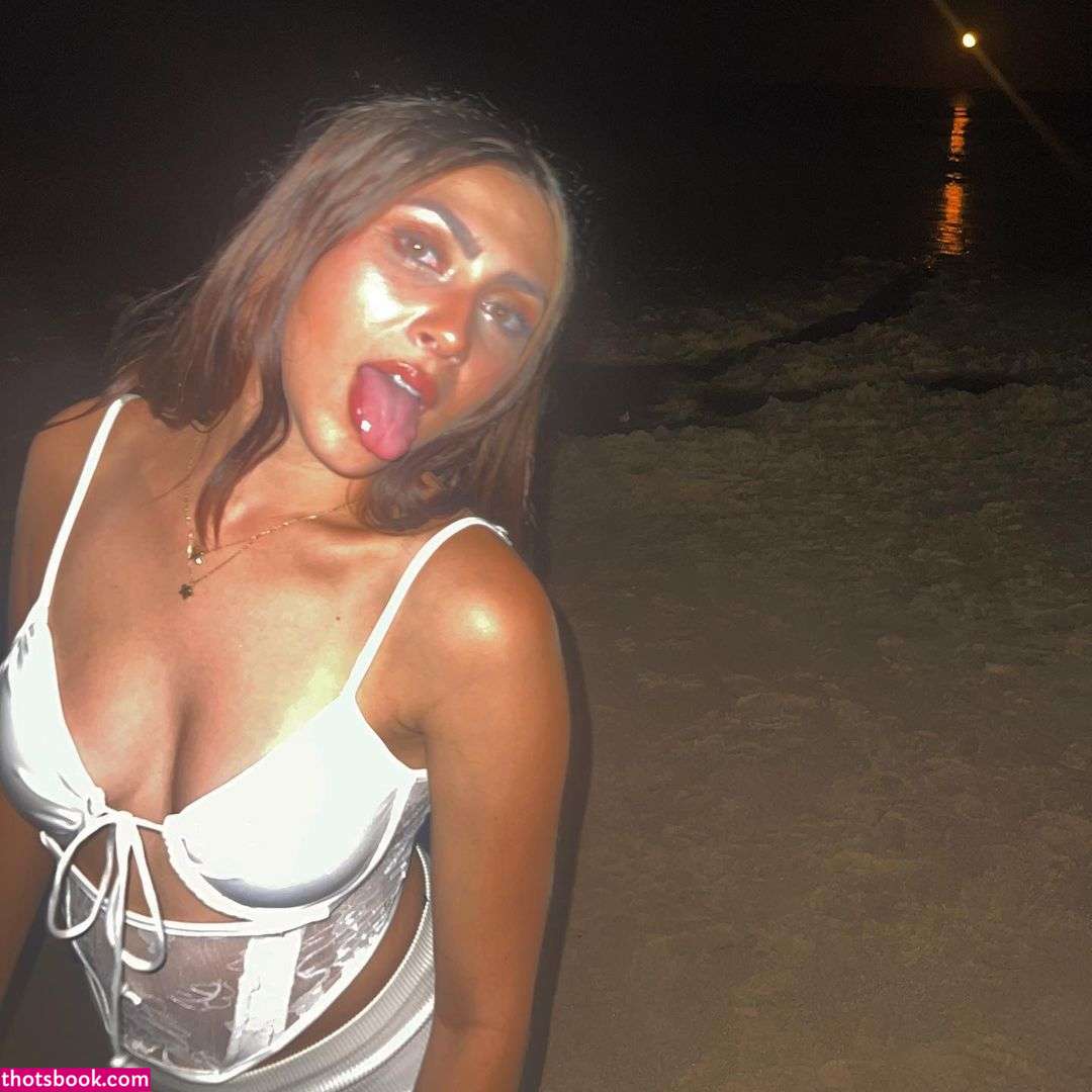 Alondra Delgado Photo #8