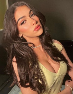 Julia Merekoulias Photo #23