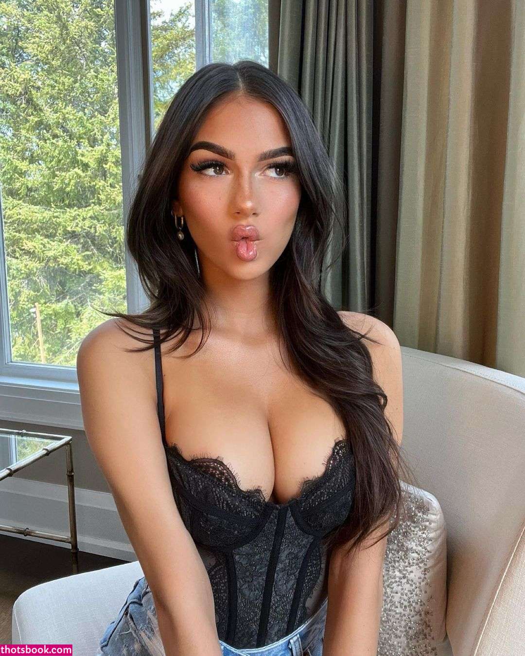 Julia Merekoulias Photo #42