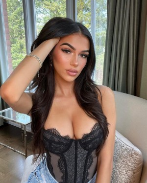 Julia Merekoulias Photo #45