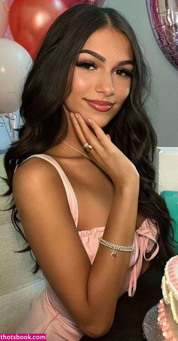 Julia Merekoulias Photo #51