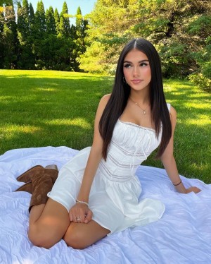 Julia Merekoulias Photo #70