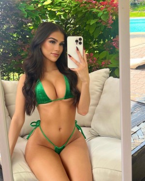 Julia Merekoulias Photo #85