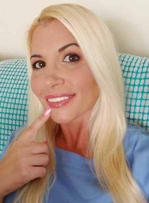 Rebeca Linares Photo #19