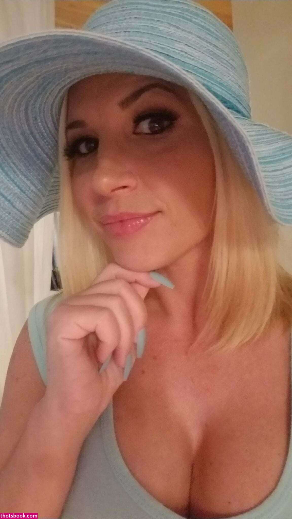 Rebeca Linares Photo #21