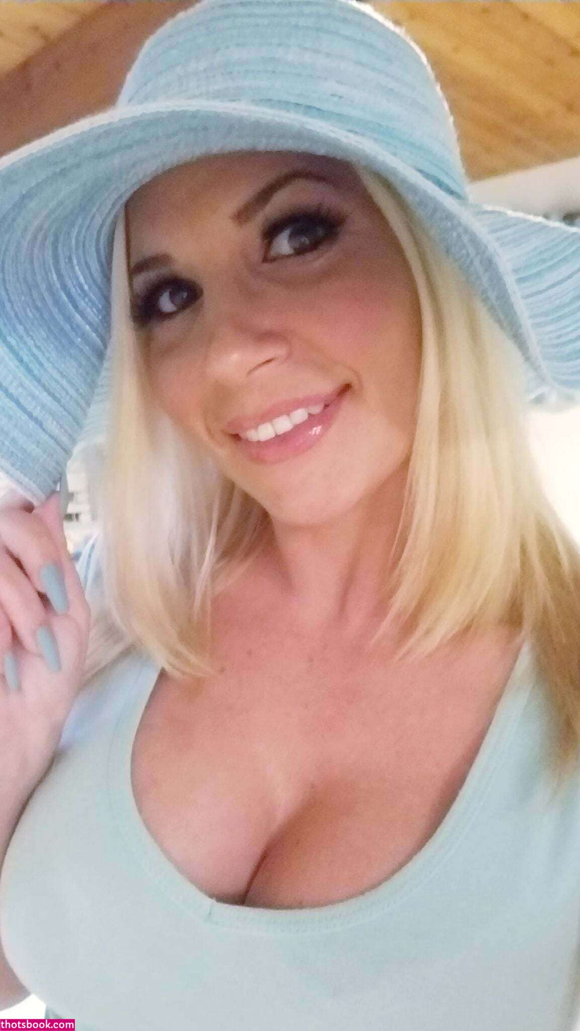 Rebeca Linares Photo #23