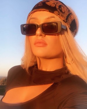 London Laurent Photo #9