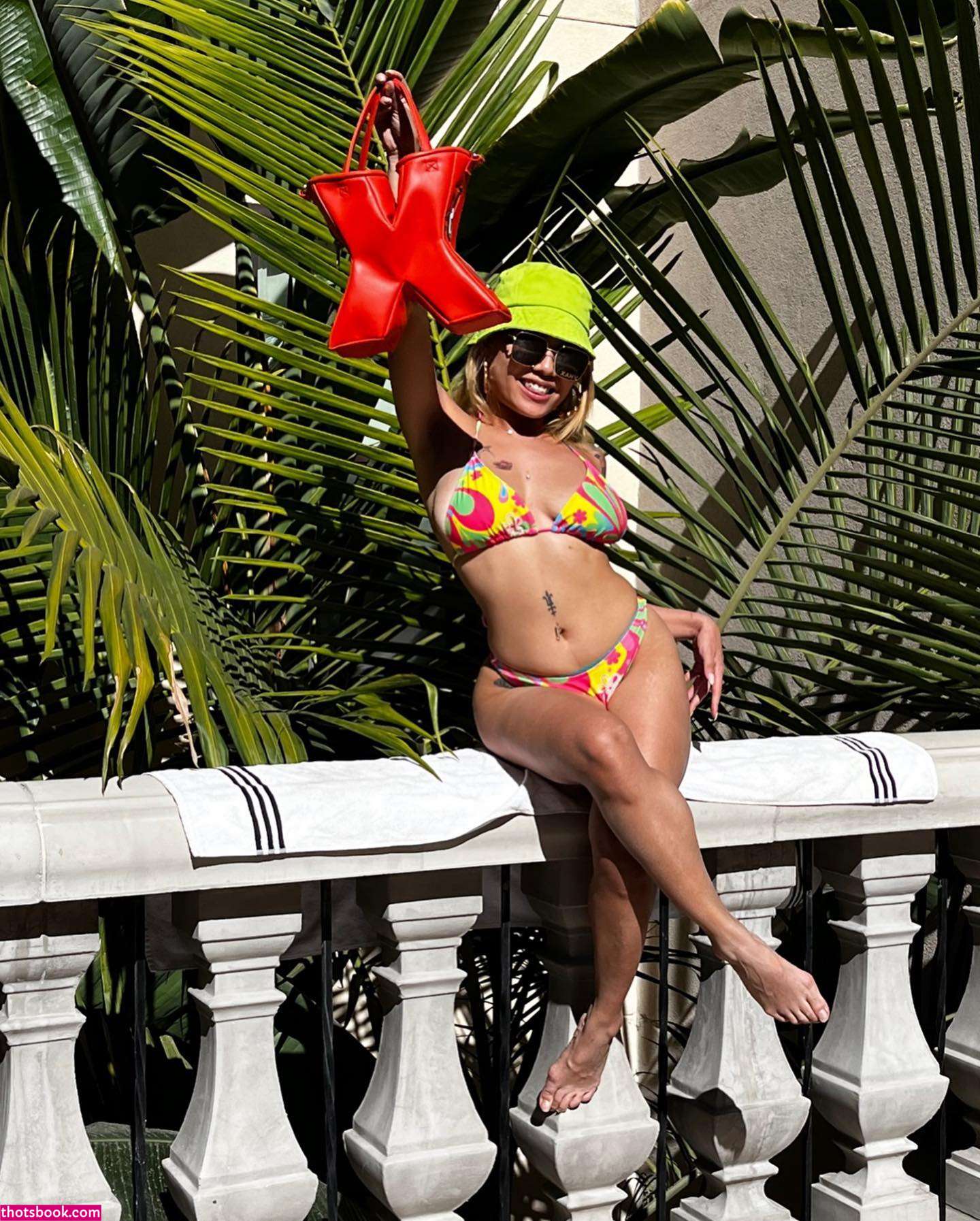 Victoria Kuang Photo #17