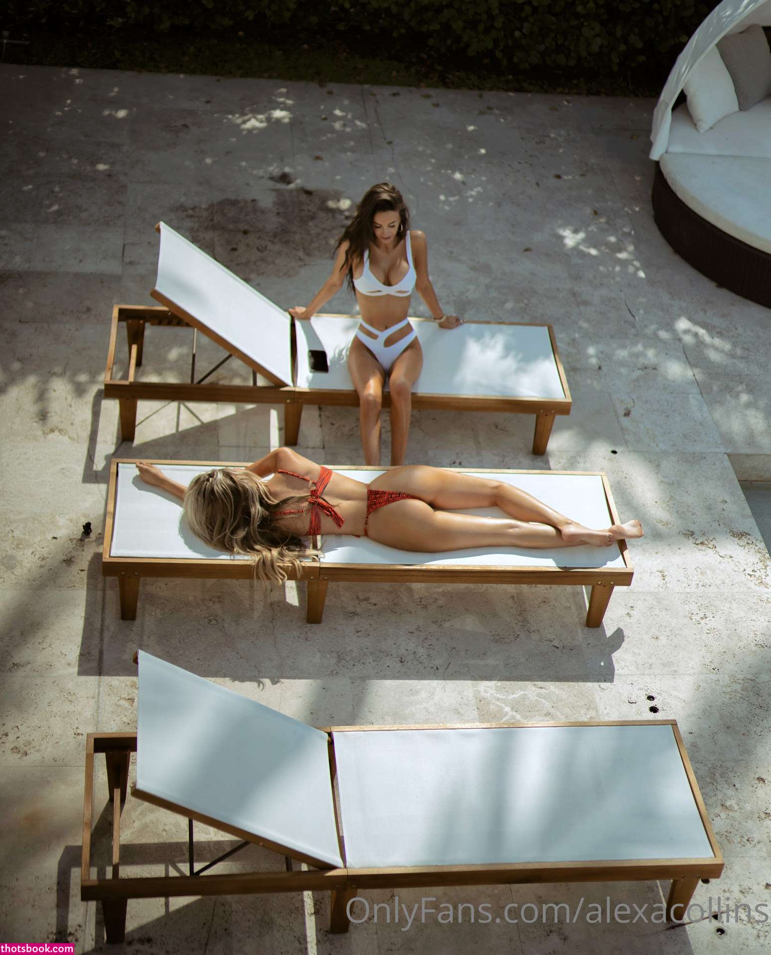 Alexa Collins Photo #2