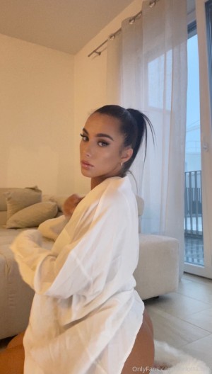 Carlotta Bnk Photo #162