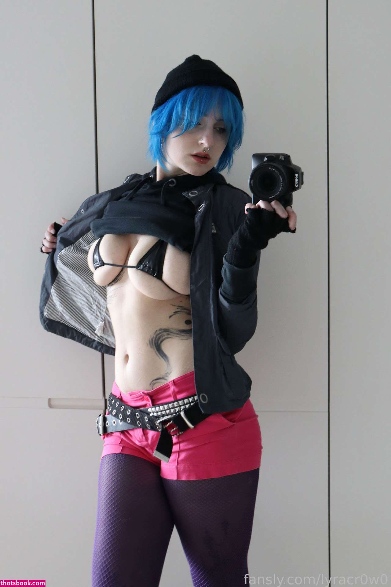 Lyra Crow Photo #779