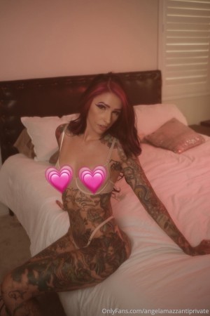 Angela Mazzanti Photo #194