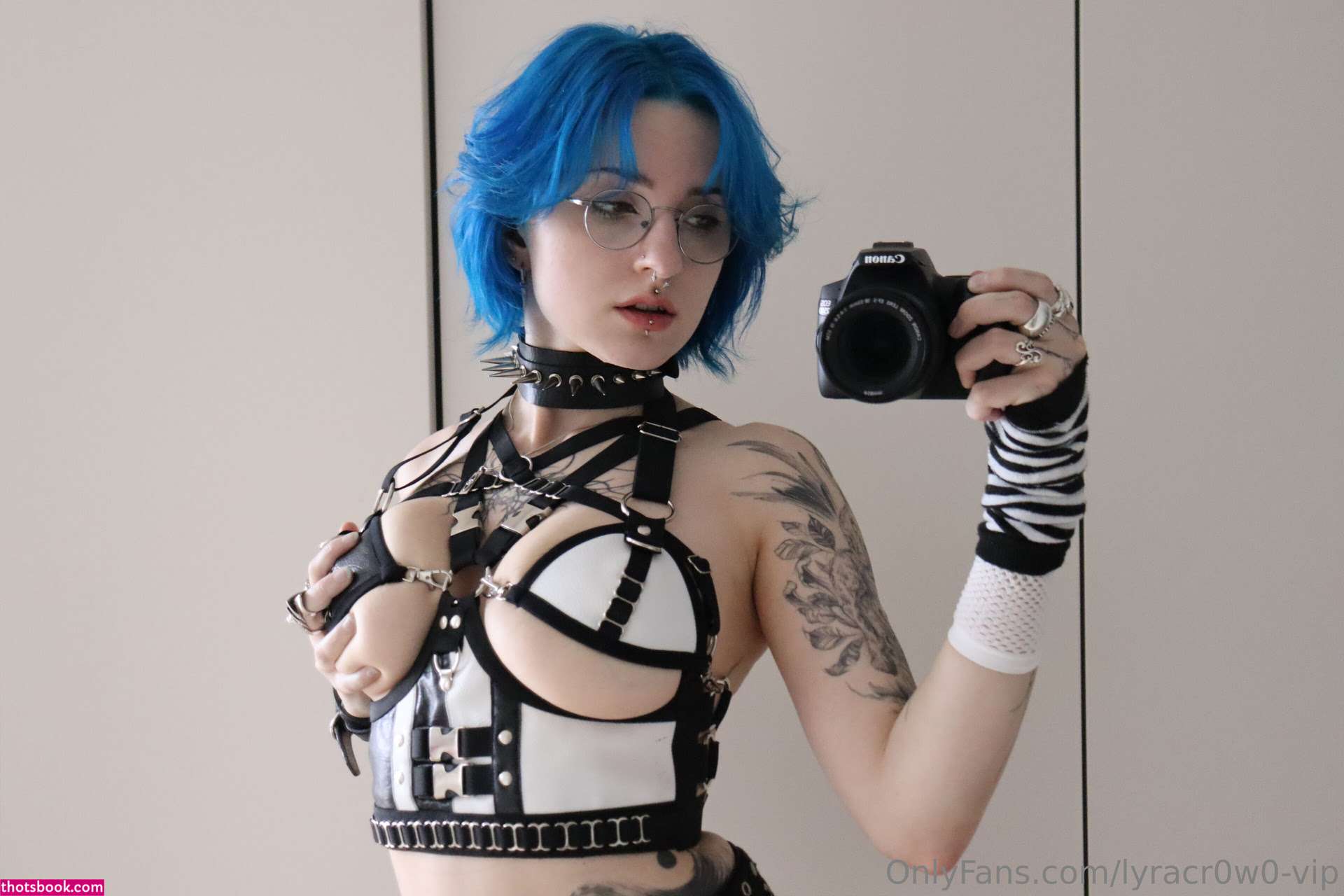 Lyra Crow Photo #845