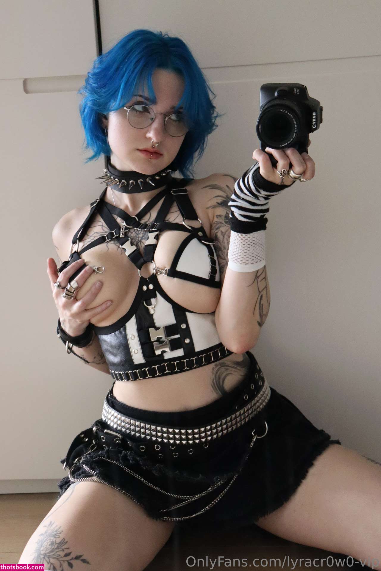 Lyra Crow Photo #850