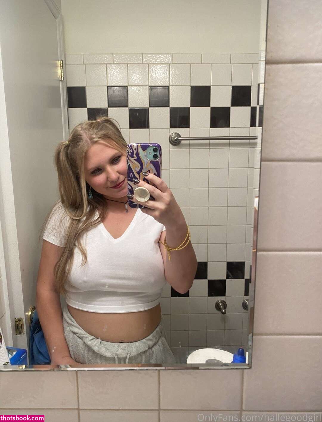 Halle Good Photo #28