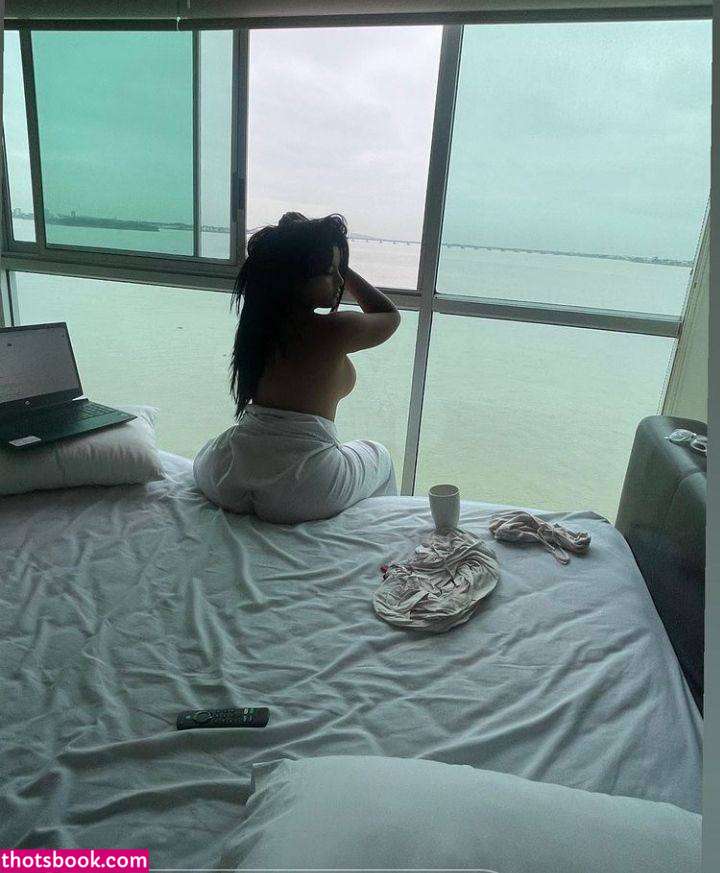 Alejandra Quiroz Photo #64