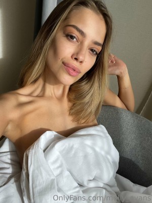 Molly Evans Photo #25