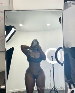 Vicky Hyuga Photo #4