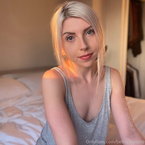 Bethanypetite Photo #37