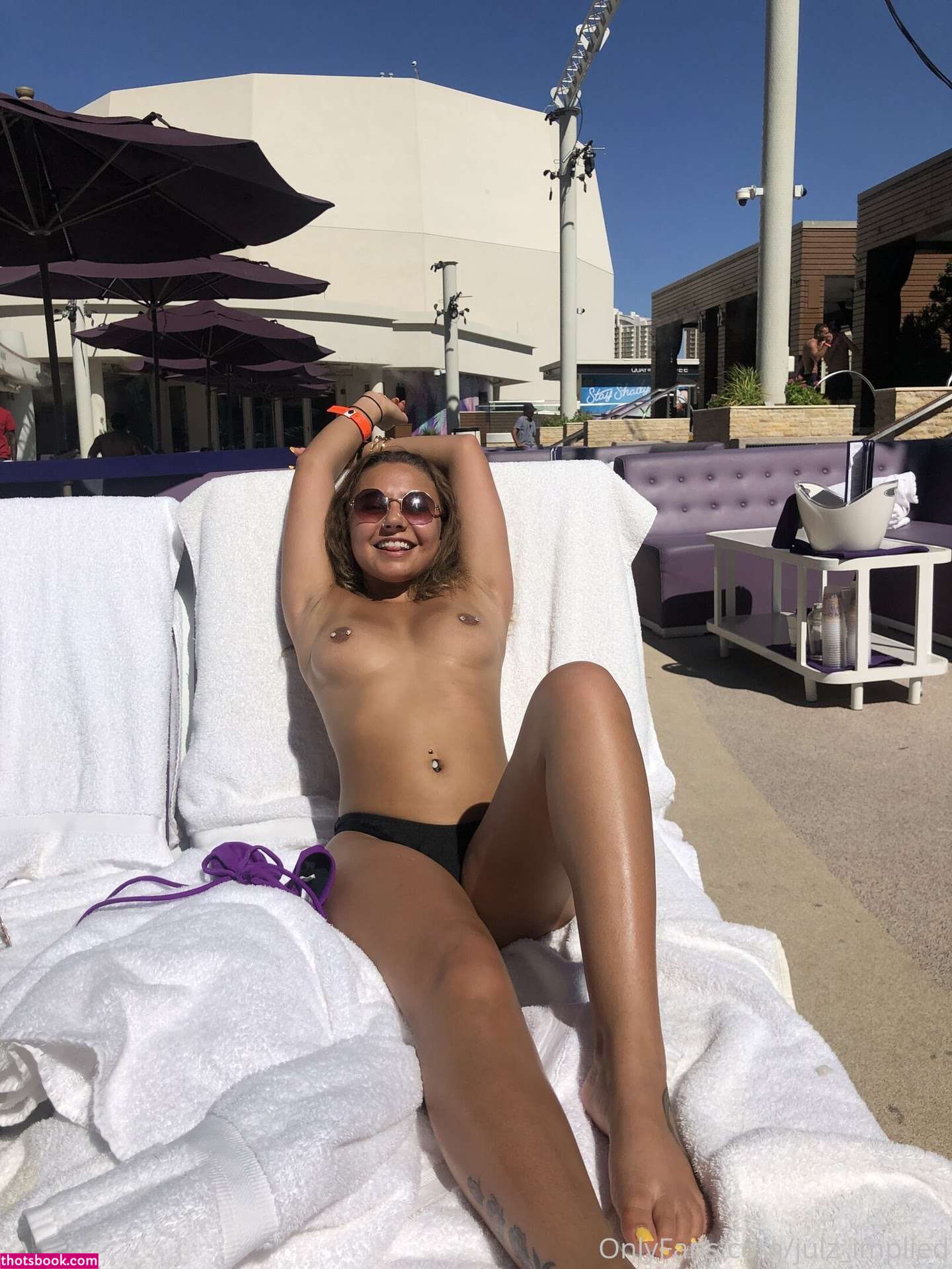 Julzimplied Photo #40