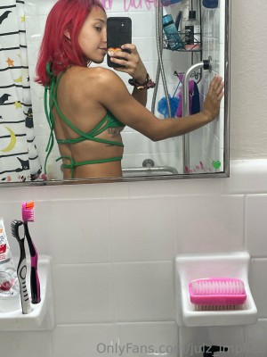 Julzimplied Photo #130