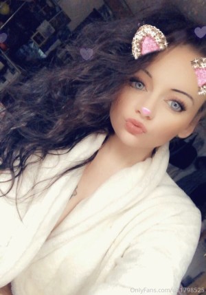 Lana Austin Photo #3