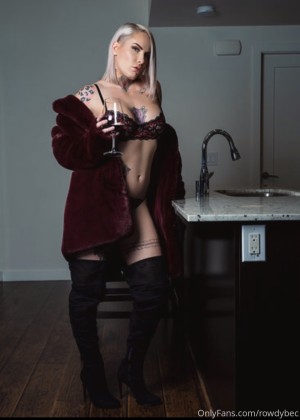 Bec Rawlings Photo #101