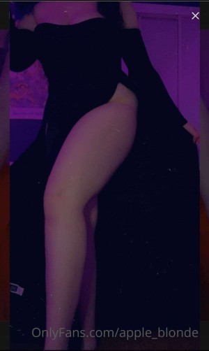 Appleblonde Photo #22