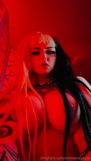 Emmamaybyte Photo #2