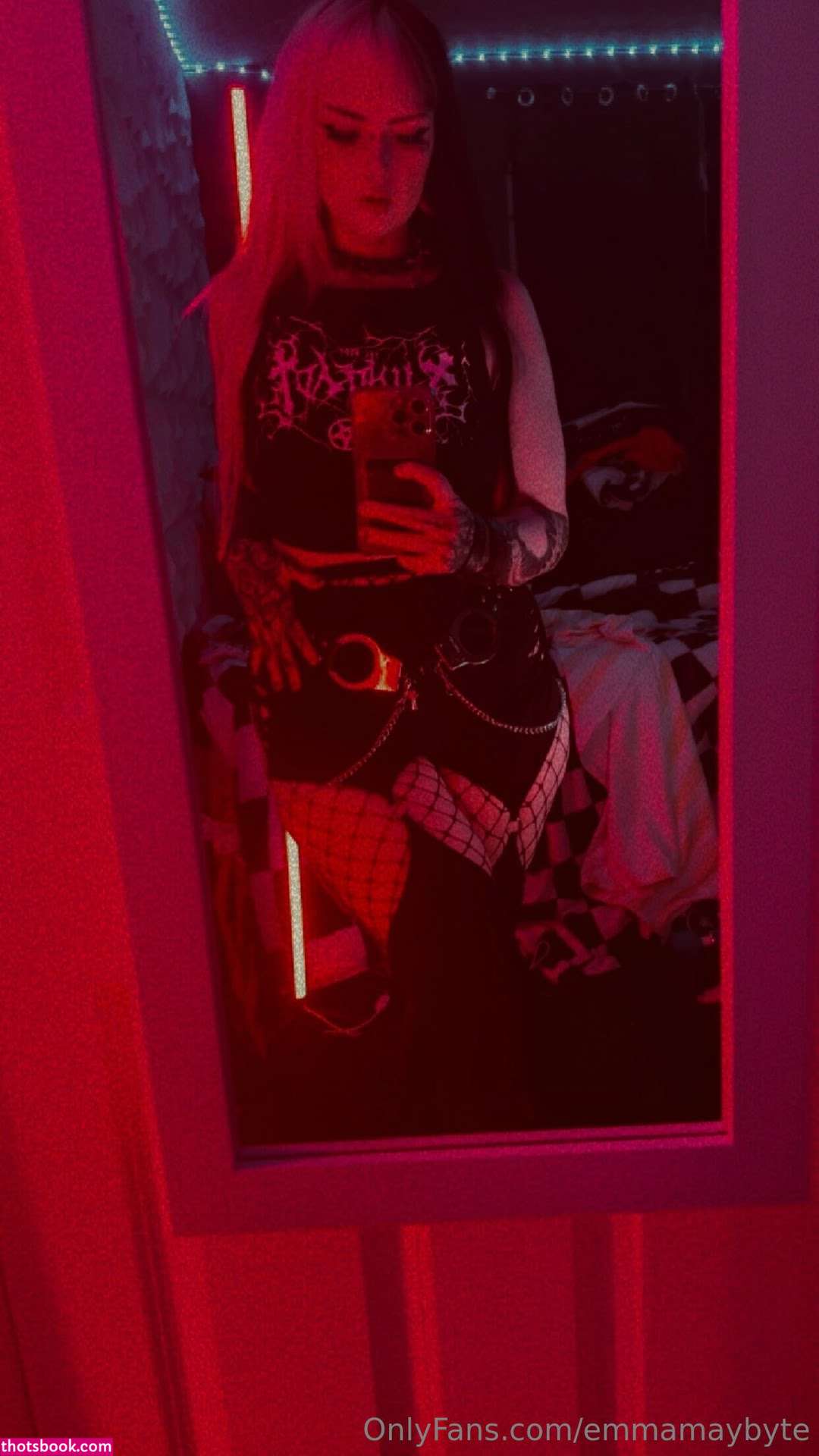 Emmamaybyte Photo #26