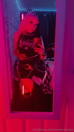 Emmamaybyte Photo #24