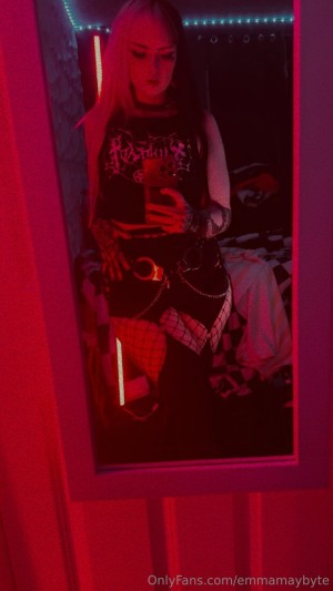 Emmamaybyte Photo #26