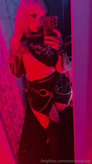 Emmamaybyte Photo #29