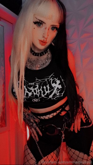 Emmamaybyte Photo #39