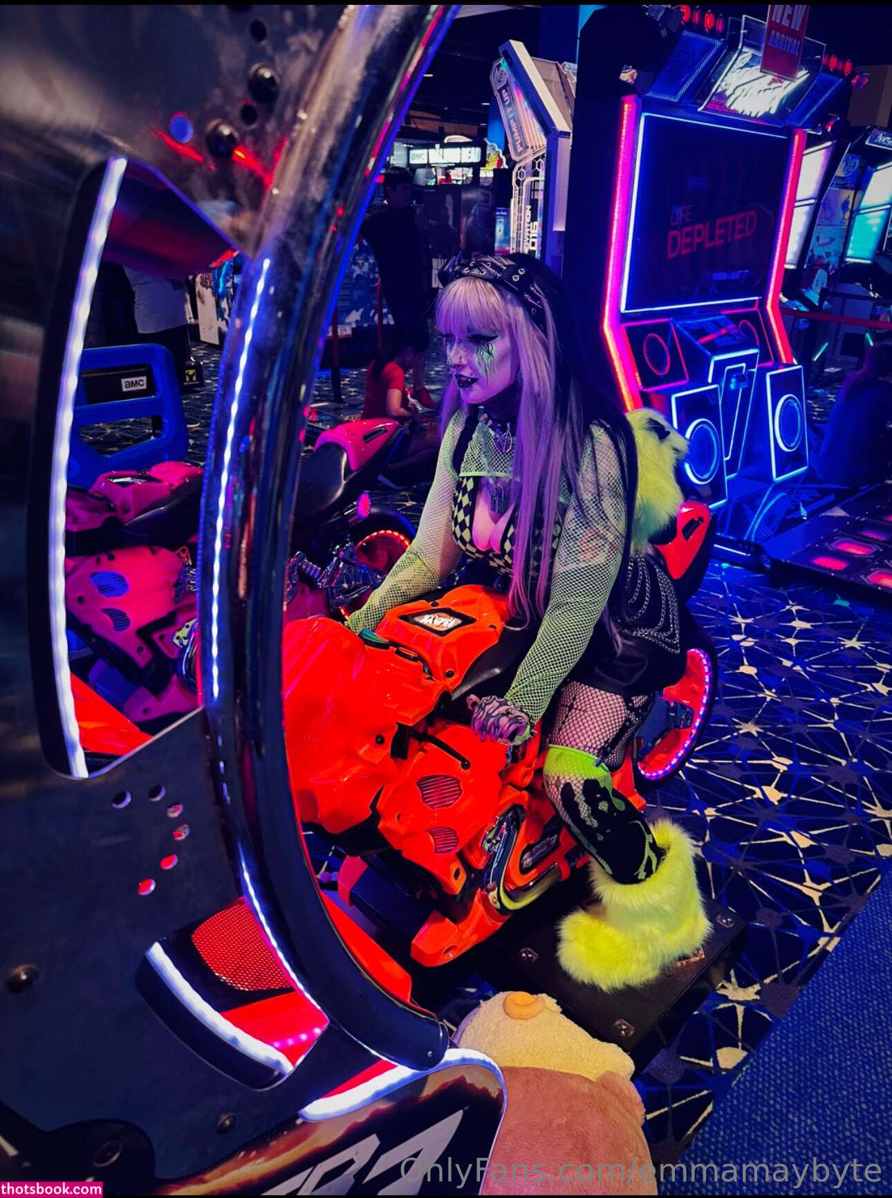 Emmamaybyte Photo #225