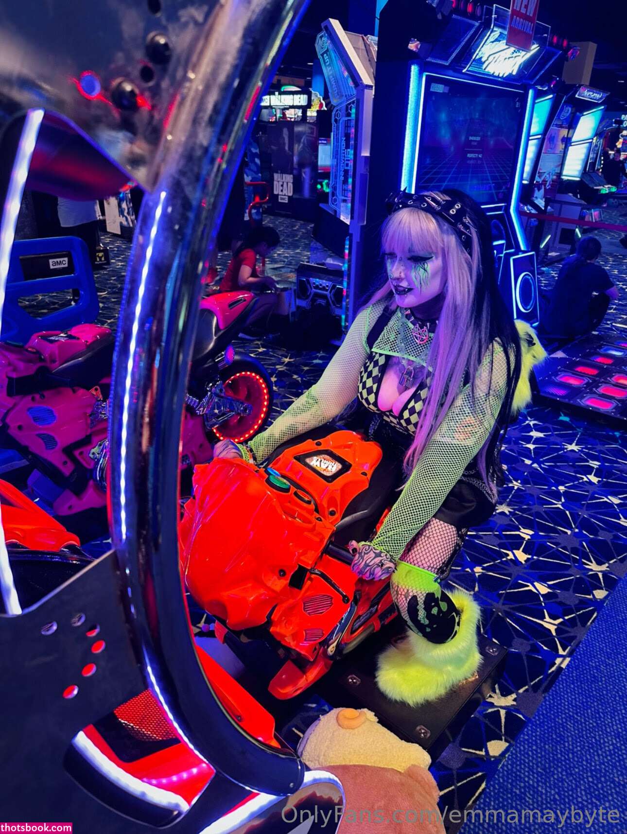 Emmamaybyte Photo #228