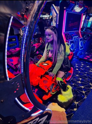 Emmamaybyte Photo #225