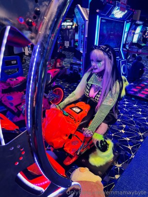 Emmamaybyte Photo #228