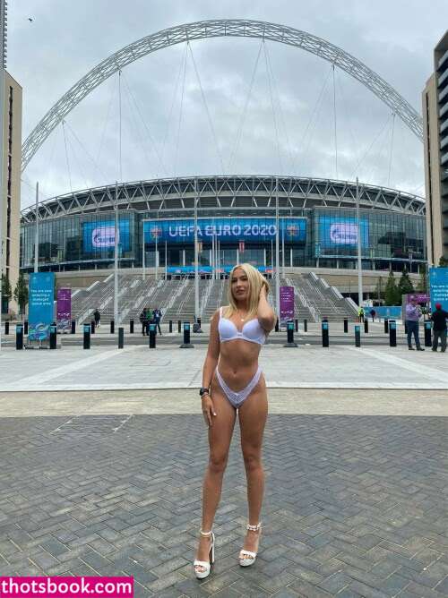 Astrid Wett Photo #21