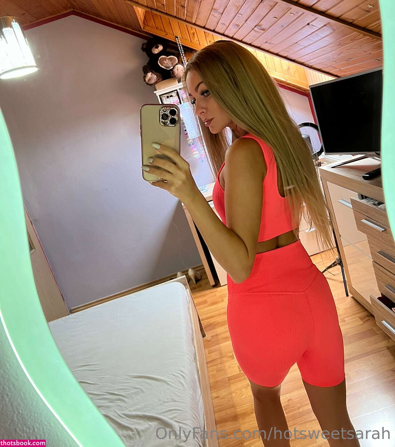 hotblondesarah Photo #1