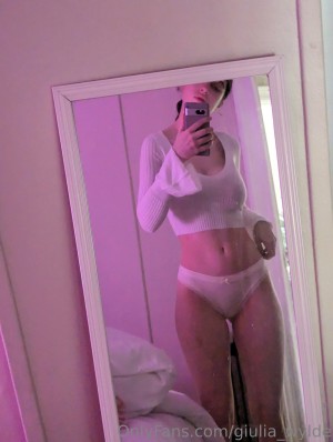 Giulia Wylde Photo #81