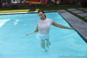 Janna Breslin Photo #541