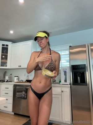 Janna Breslin Post #83