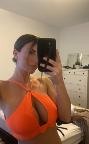 Emanuelle Charboneau Photo #8