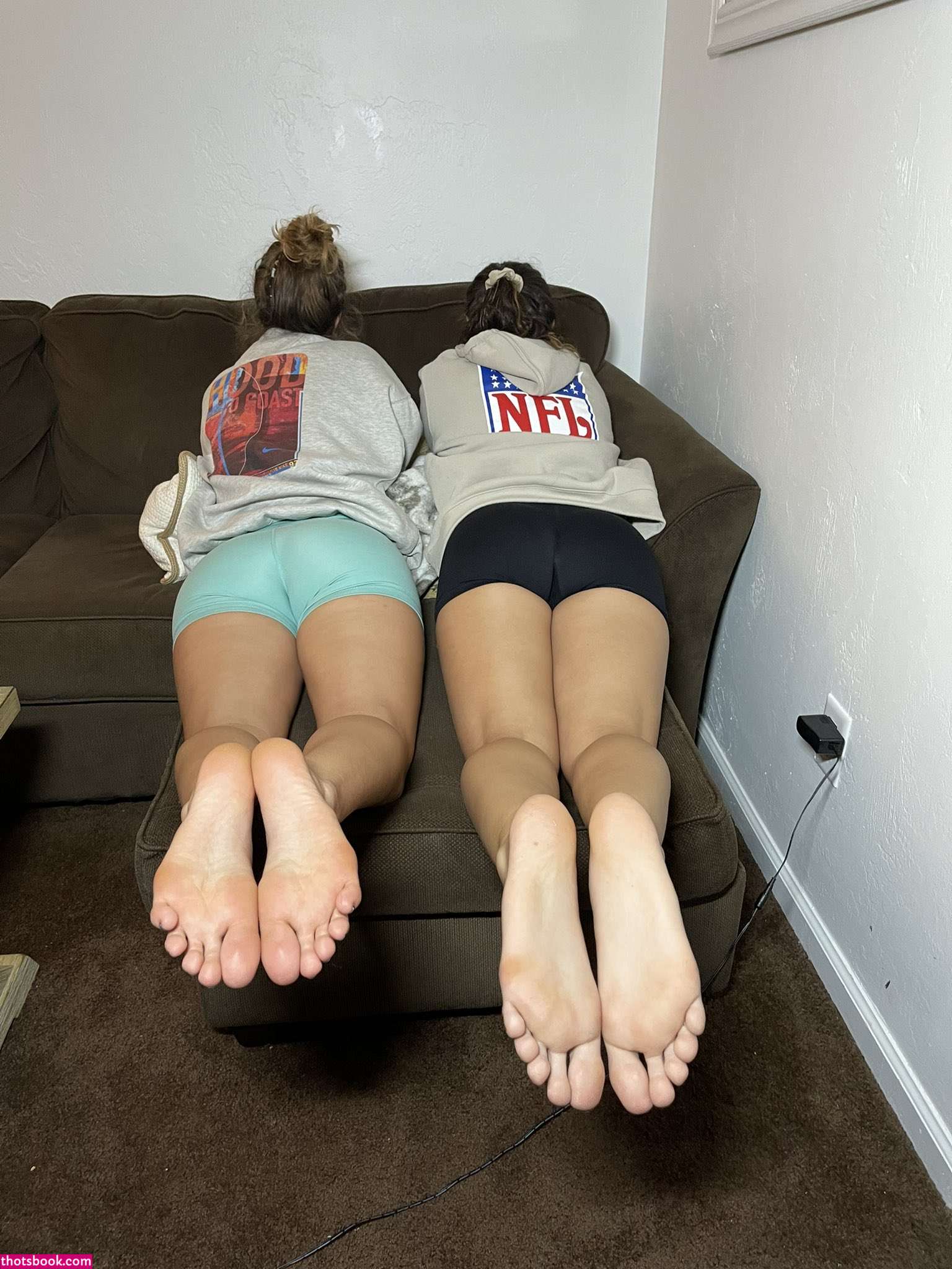 Hang10toes Photo #75