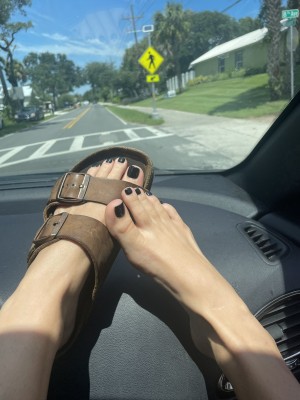 Hang10toes Photo #84