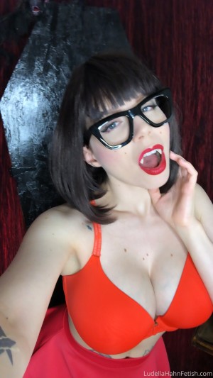 Ludella Hahn Photo #51