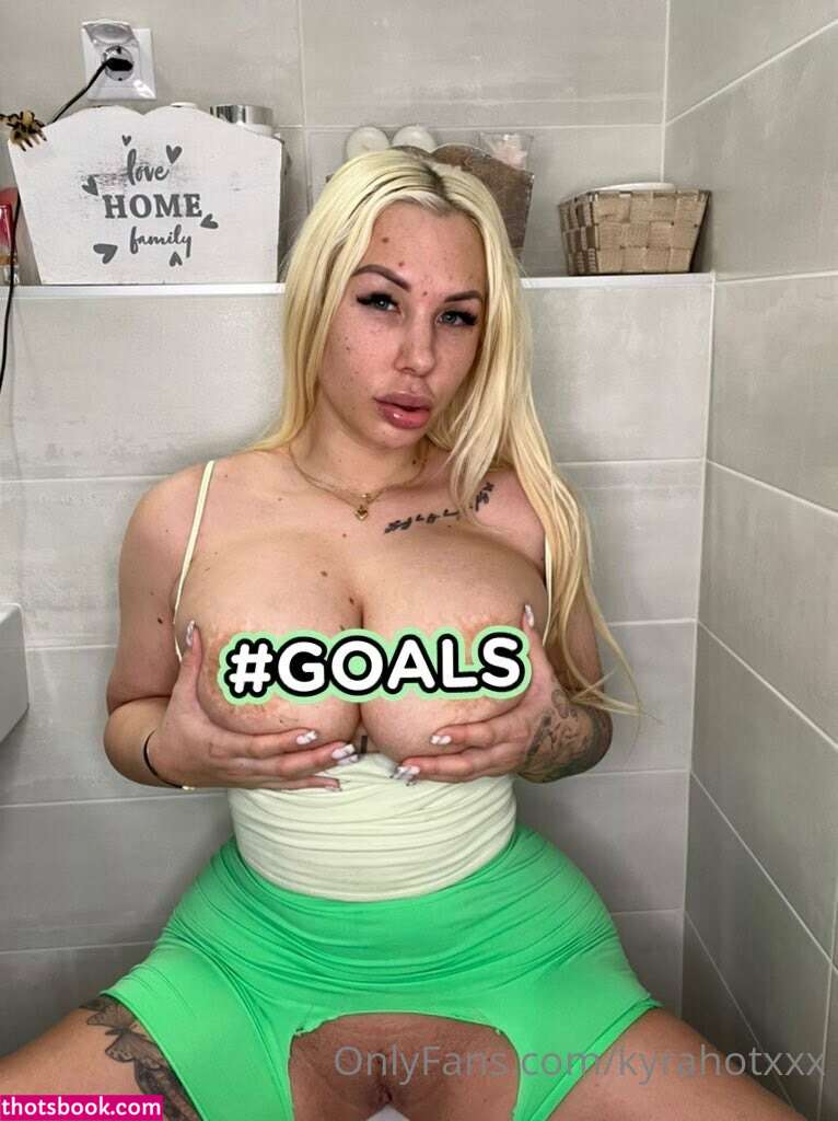 kyrahotxxx Photo #19